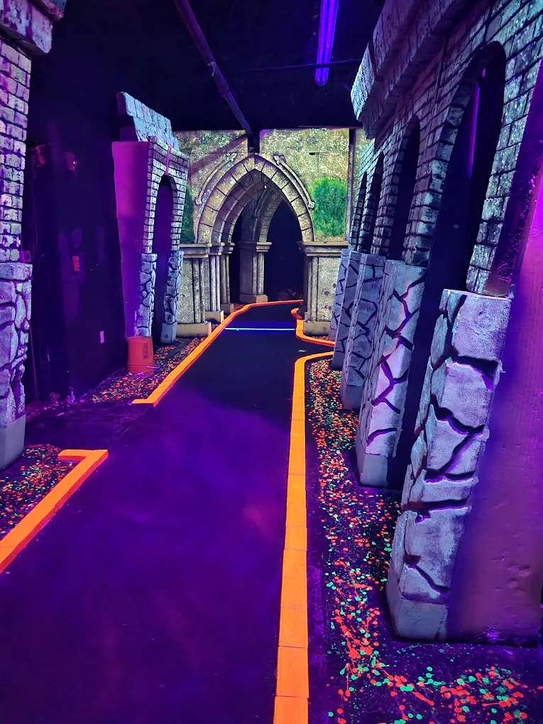 Wizard Glow Mini Golf indoor blacklight course arches